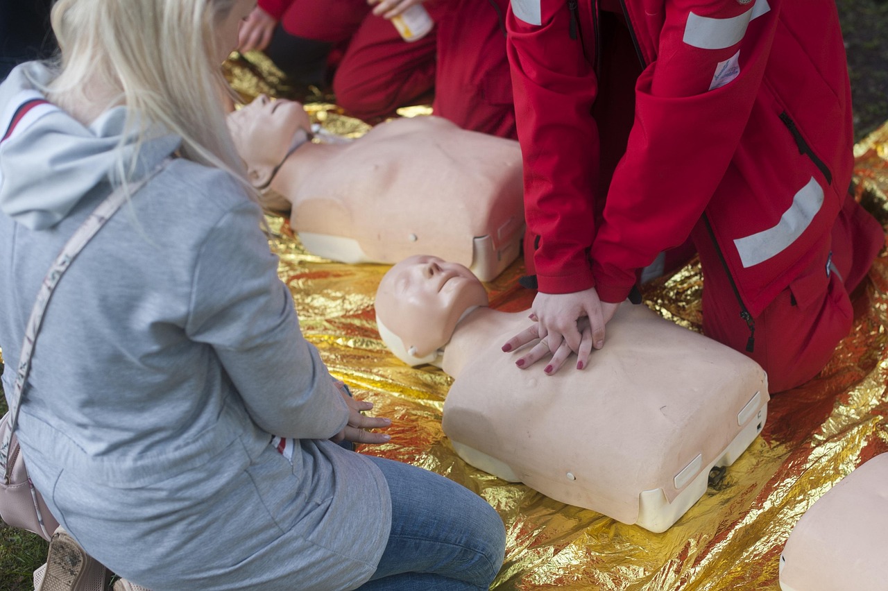 resuscitation, help, unconscious, medical, emergency, support, doll, student, treatment, diagnosis, heart, care, doctor, healthcare, health, illness, phantom, reanimation, bls, basic life support, resuscitation, reanimation, reanimation, reanimation, reanimation, reanimation, bls